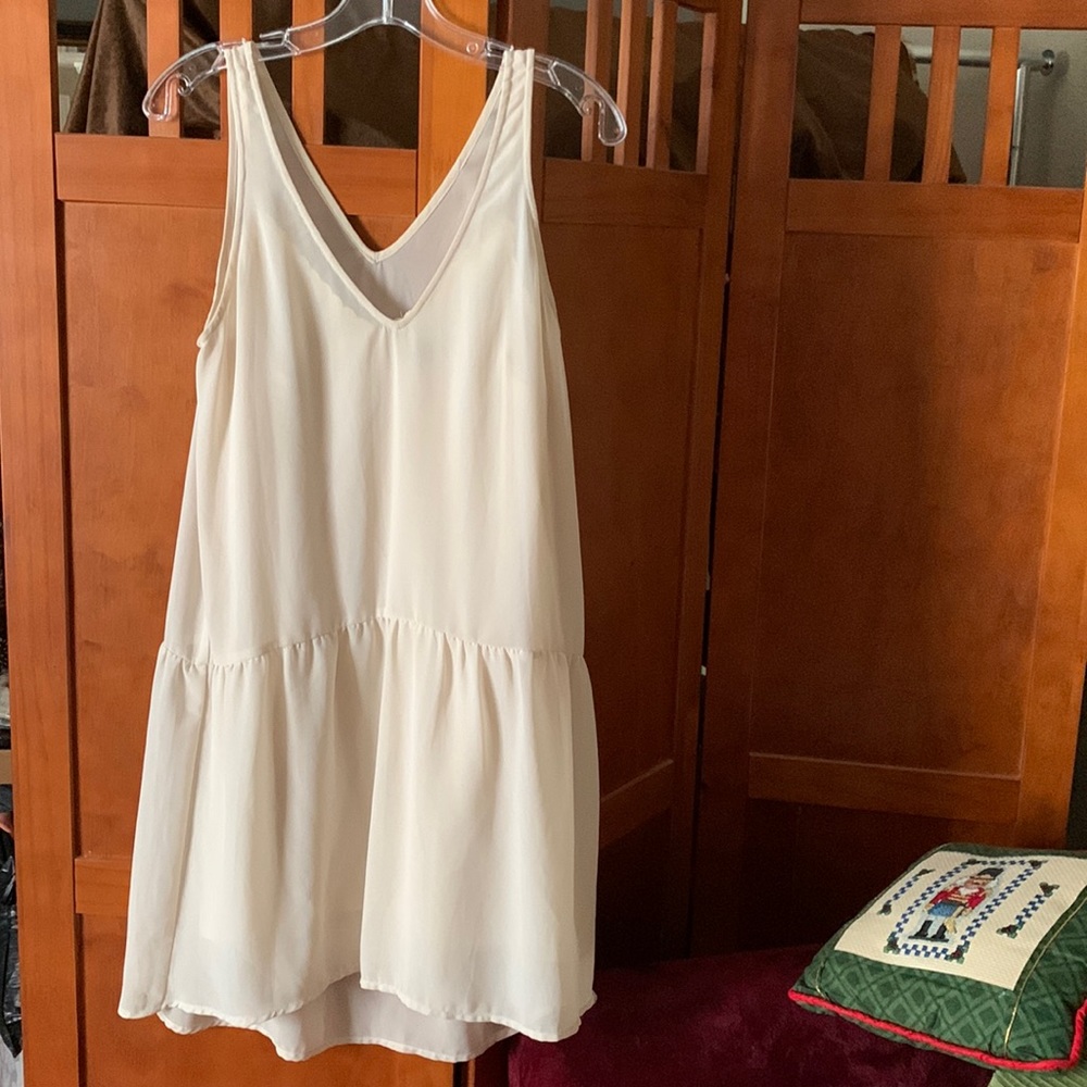 Decorative Lace Neckline Sheath Under Hi Lo Sleeveless Dress